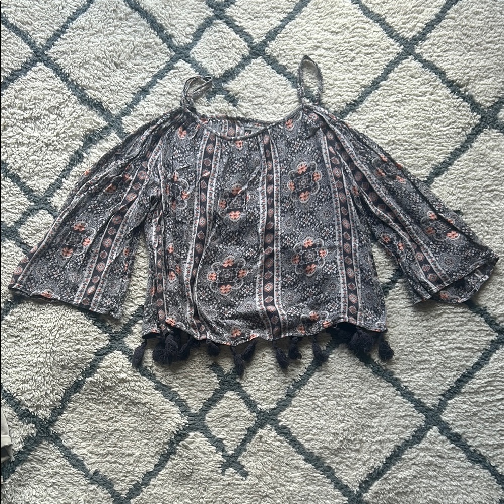 American Eagle Outfitters Gray Ruffled Crop Blouse